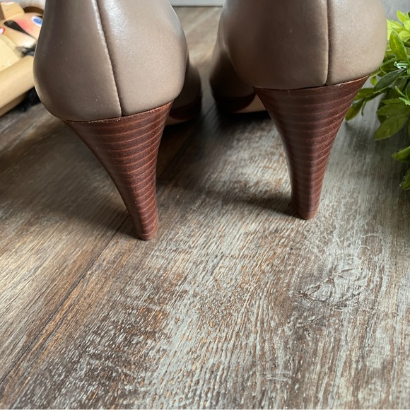 Cole Haan women’s heels - 5B - Picture 7 of 15